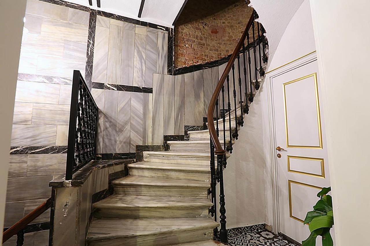 Istanbul Taksim Istiklal Street Kamil Hotel - Historical Екстериор снимка