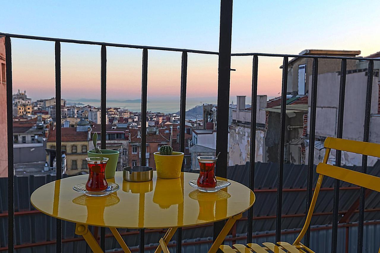 Istanbul Taksim Istiklal Street Kamil Hotel - Historical Екстериор снимка