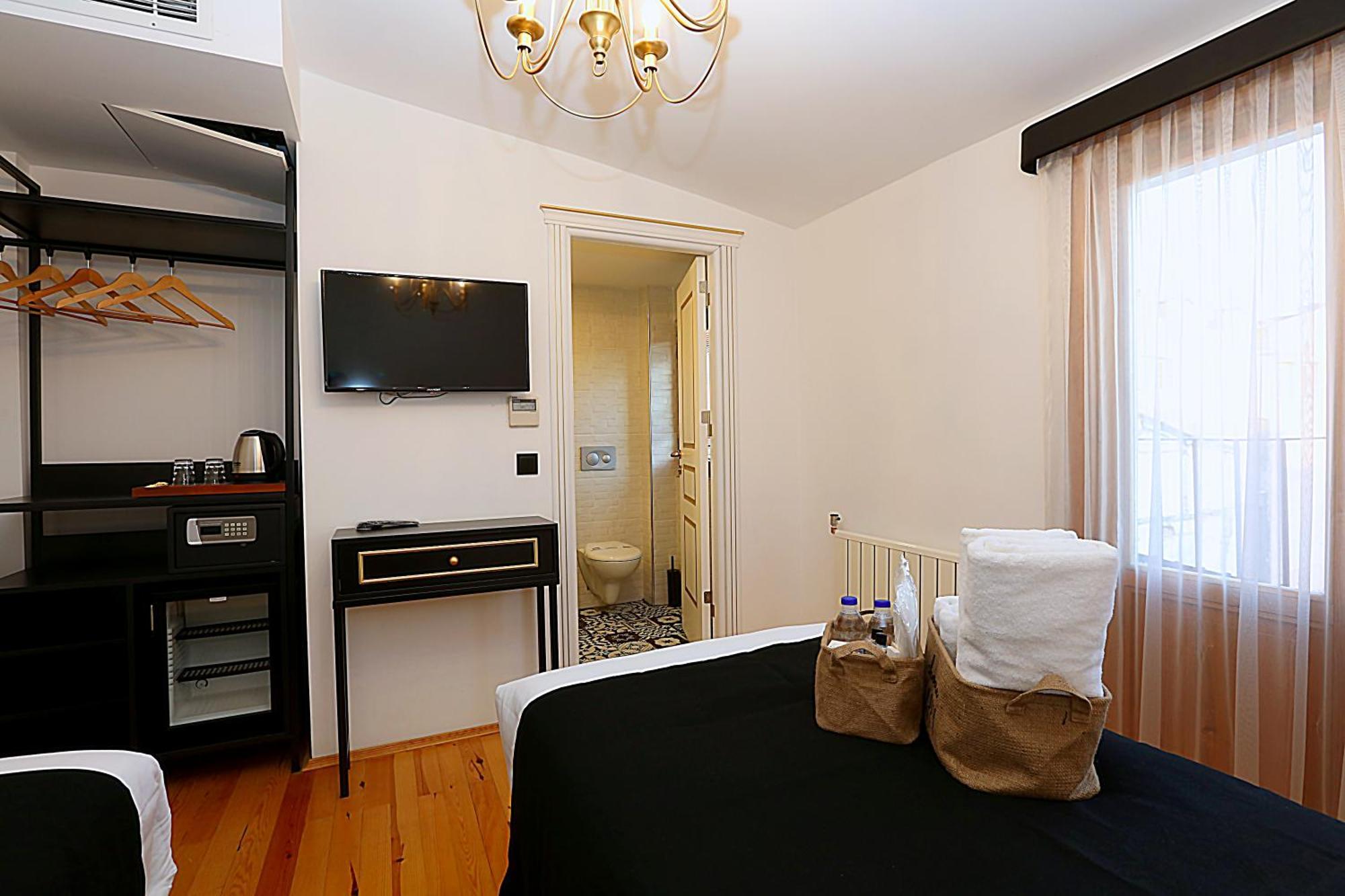 Istanbul Taksim Istiklal Street Kamil Hotel - Historical Стая снимка