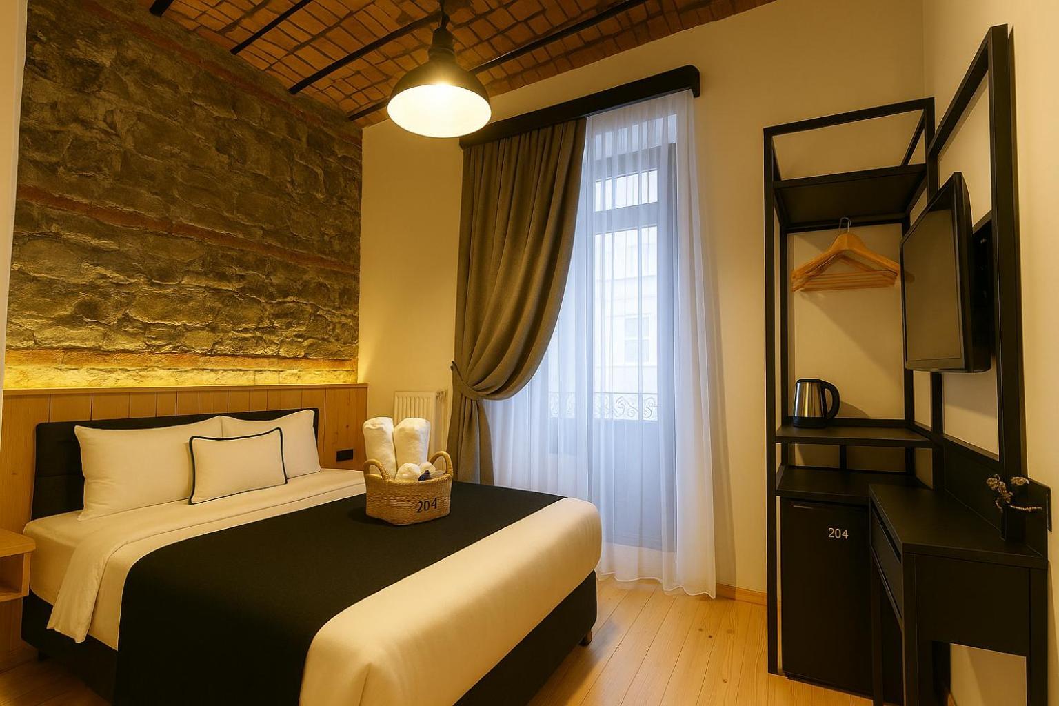 Istanbul Taksim Istiklal Street Kamil Hotel - Historical Екстериор снимка